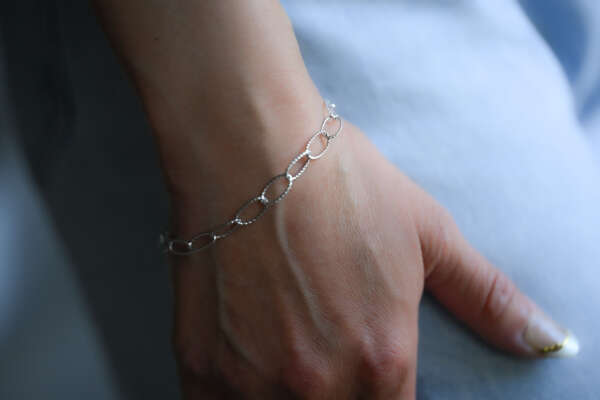 Oval Link Bracelet - Image 3